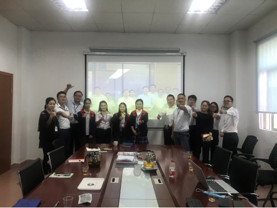 leyucom乐鱼(中国)一站式体育服务-官网软件与炎墨合影 leyucom乐鱼(中国)一站式体育服务-官网软件与炎墨合影